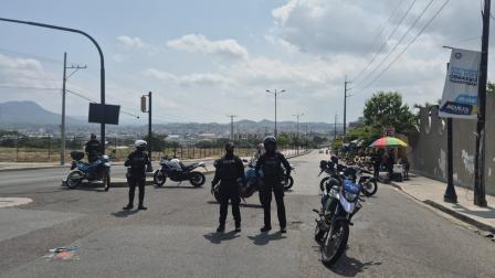 Cierre vial tras ataque armado en los exteriores de un cementerio del norte de Guayaquil