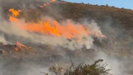 Incendio forestal en el cerro Putzalagua, en Cotopaxi.
