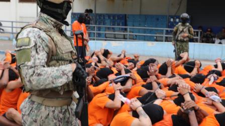 Traslado de detenidos de la cárcel de Esmeraldas hacia la Penitenciaría del Litoral, el 30 de septiembre de 2026.