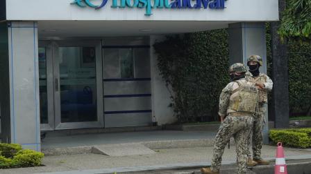 La Clínica Alcívar se mantuvo con resguardo policial y militar mientras Aquiles Alvarez permaneció en esa casa de salud.