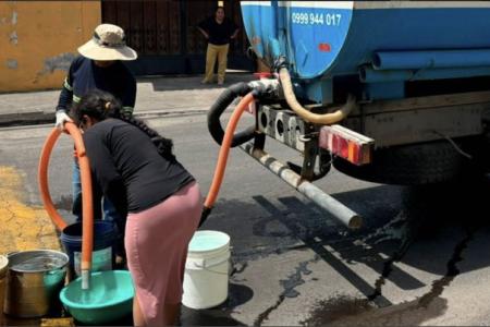 El martes 12 de noviembre, el alcalde de Quito, Pabel Muñoz, anunció que se realizarán cortes preventivos de agua en varios sectores de la capital. La medida fue adoptada por el Municipio por la sequía que sufren los embalses que abastecen del líquido vital a la ciudad.