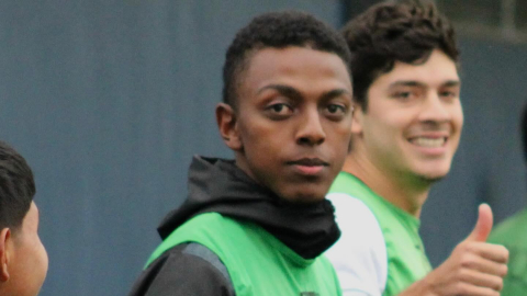 Tomás Chalá, durante un entrenamiento con Dragones USFQ, club en el que militaba.