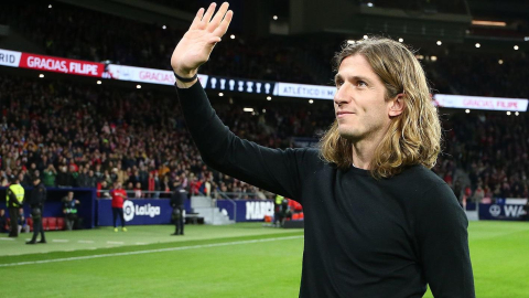 Filipe Luis, cuando recibió un homenaje de parte del Atlético de Madrid, club donde militó como jugador.