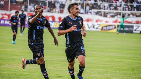 Lisandro Alzugaray festeja su gol en el partido de Liga de Quito ante Técnico Universitario, el 19 de octubre de 2024.