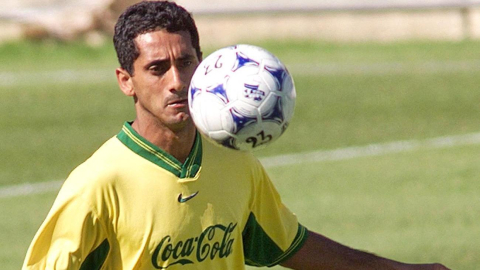 Zé Carlos, exlateral de la selección brasileña, durante una práctica en el Mundial de Francia 1998.