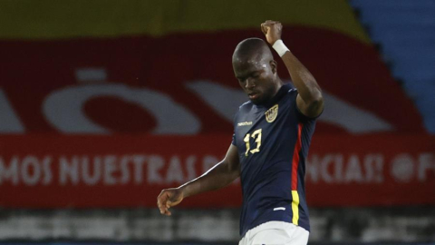 Enner Valencia celebra su gol en el partido de las eliminatorias sudamericanas para el Mundial de 2026, entre Colombia y Ecuador. Para hacer uso de este contenido cite la fuente y haga un enlace a la nota original en https://admin.primicias.ec/view/