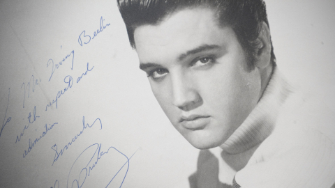 Fotografía original de Elvis Presley, autografiada.