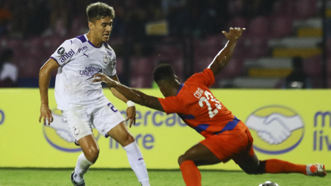 Joaquín Valiente, durante un partido con Defensor Sporting por Copa Libertadores, en febrero de 2024.