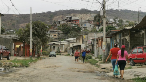 Imagen referencial de la cooperativa San Francisco, en el norte de Guayaquil, el 29 de noviembre de 2024, uno de los principales enclaves de Los Lobos en el norte de Guayaquil.