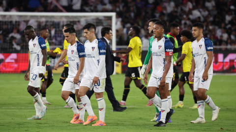Los jugadores de Liga de Quito se lamentan en el partido ante Barcelona SC, el 3 de abril de 2026.