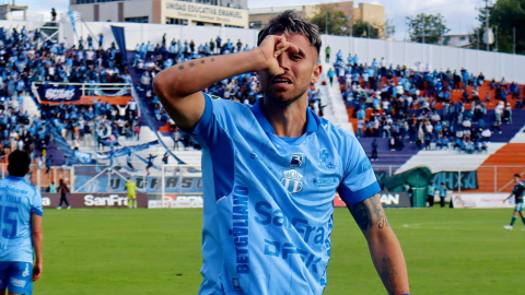 El futbolista argentino Agustín Campana, de Macará, festeja un gol ante Emelec en Ambato, el 13 de septiembre de 2026.