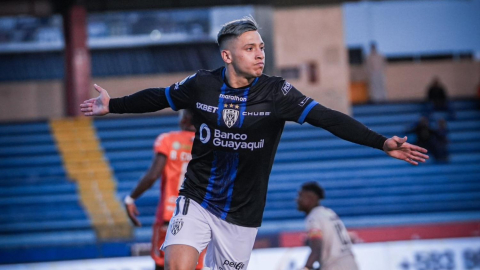 Matías Perelló, de Independiente del Valle, festeja un gol ante Libertad en Loja, el 13 de septiembre de 2026.