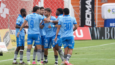 Jugadores de Macará, durante el partido ante Manta FC por la LigaPro, el 2 de septiembre de 2026.