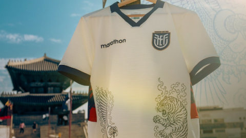 Camiseta edición especial que usará Ecuador en el amistoso ante Corea del Sur durante su gira por Asia.