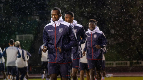 Jugadores de la selección de Ecuador realizan su entrenamiento previo a su partido por la Copa Kirin, el 30 de septiembre de 2026.