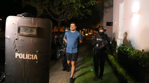 Jackson Zambrano, presunto financista de Los Lobos y emisario de la Nueva Junta del Narcotráfico (NJN) en Ecuador, tras su aprehensión el 8 de octubre de 2026 en Plaza Lagos (Samborondón).