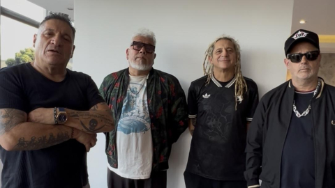 Integrantes de Los Auténticos Decadentes a su llegada a un hotel ubicado en el norte de Quito para participar en el festival Rock Latam 2026.