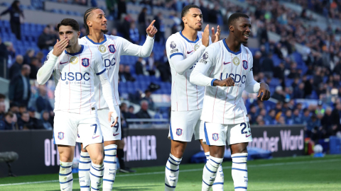 Moisés Caicedo, jugador del Chelsea celebra el gol junto a sus compañeros, en el partido frente al Everton, por la Fecha 7 de la Premier League, el 17 de octubre de 2026.