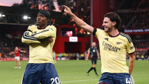 Jugadores de Arsenal celebran un gol ante Nottingham Forest por la Premier League, el domingo 18 de octubre de 2026.