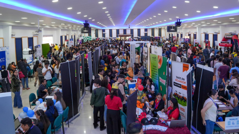 Fotografía de archivo de una feria de empleo realizada en Ecuador en 2026.