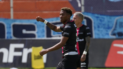 Jugadores de Independiente del Valle en acción durante el partido contra Macará, por la Fecha 3 del primer hexagonal de LigaPro, el 17 de octubre de 2026.