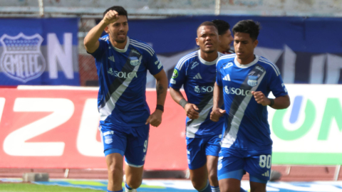 Ronie Carrillo, jugador de Emelec celebra el gol en el partido contra Leones FC, por la Fecha 3 del cuadrangular de la LigaPro, el 18 de octubre de 2026.