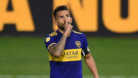 Carlos Tevez, de Boca Juniors, durante la tanda de penales en los cuartos de final de la Liga Profesional de Fútbol argentina contra River Plate, en el estadio La Bombonera, el 16 de mayo de 2021.