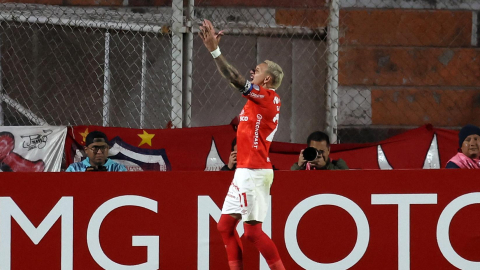 El delantero ecuatoriano de Cienciano, Carlos Garcés, celebra tras marcar un gol en el partido de vuelta de Copa Sudamericana ante Lanús, el 29 de julio de 2026.