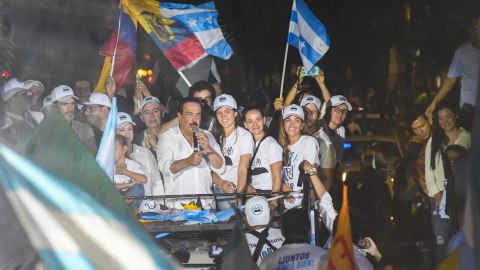 Foto Archivo: Jaime Nebot se despidió de la Alcaldía de Guayaquil con una caravana masiva. Estuvo acompañado de su familia completa. 