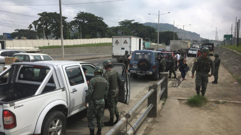 Militares en los exteriores de la Penitenciaría del Litoral el 14 de mayo de 2019.