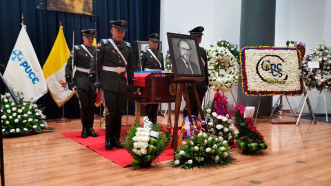 El expresidente del Consejo de Participación Ciudadana es velado en una capilla ardiente instalada en la PUCE.