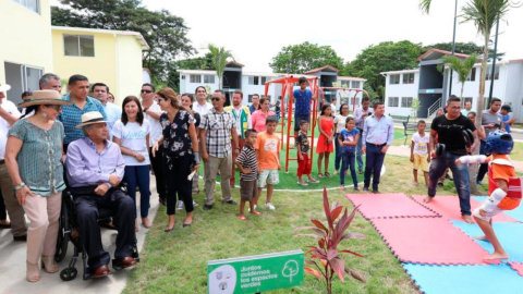 El presidente Lenín Moreno durante la entrega de viviendas del plan Casa para todos en Calceta.