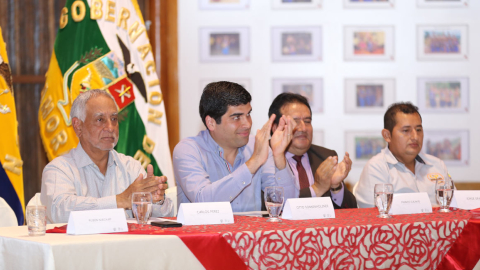 El vicepresidente Otto Sonnenholzner, junto al ministro Carlos Pérez en un acto en Zamora Chinchipe.