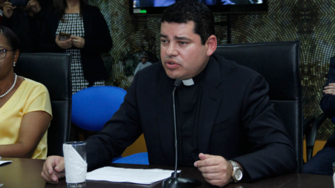 El presidente del Consejo de Participación, el sacerdote José Carlos Tuárez.