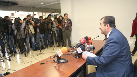 El legislador Fabricio Villamar (Creo) durante su anuncio de la presentación del juicio político contra José Carlos Tuárez.