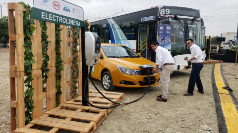 La electrolinera a construirse en Guayaquil tendrá 20 cargadores para buses y autos eléctricos. 