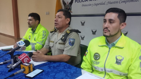 El general Ramiro Ortega se refirió al asesinato del fiscal Carlos Karolys durante una rueda de prensa en el Cuartel Modelo de Guayaquil. 