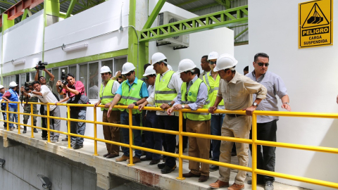 Una vez concluidas las reparaciones en la represa San Vicente, Correa inauguró el proyecto hídrico Chongón en noviembre del 2014. 