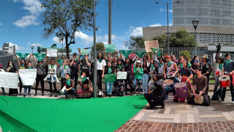 Mujeres realizan un plantón para exigir la despenalización del aborto por violación, el 5 de agosto de 2019.