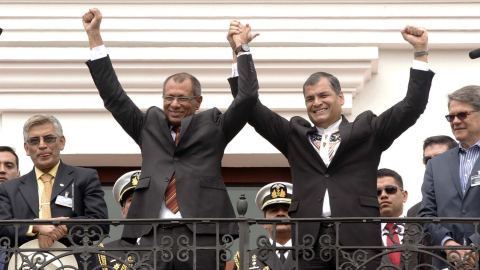 Rafael Correa y Jorge Glas durante un cambio de guardia en enero de 2015.