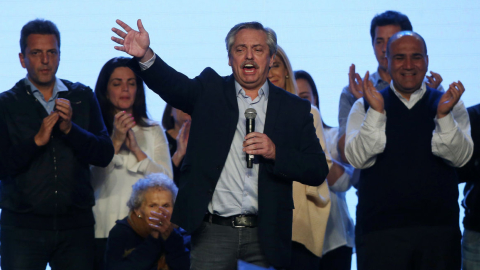 El candidato presidencia Alberto Fernández da un discurso tras ganar las elecciones primarias en Argentina el 11 de agosto de 2019.