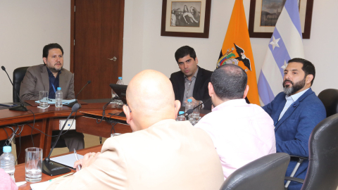 José Gabriel Martínez (izq.) junto con el vicepresidente de la República.