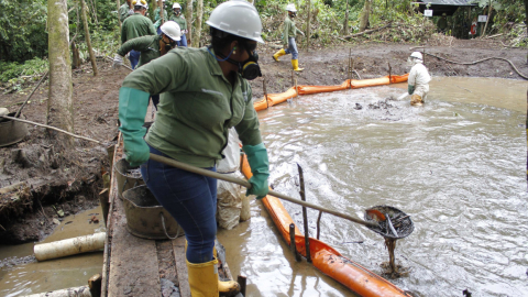 Imagen de mayo de 2019, cuando el ministerio de Energía anunció que se invertirán USD 133 millones  para servicios de alimentación y limpieza en las operaciones en la Amazonía.