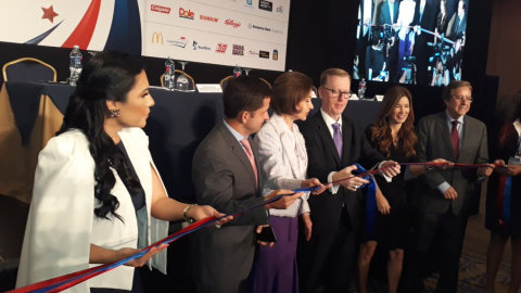 En la ceremonia de inauguración de la Feria Expo USA 360 participó el Embajador de Estados Unidos, entre otras autoridades locales de Guayaquil. 