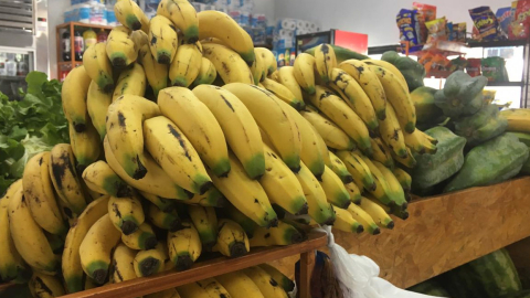 Imagen referencial de bananos en un supermercado de Ecuador, en 2019.