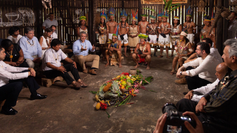 Reunión de los mandatarios y jefes de las delegaciones de los países amazónicos, en presencia de representantes de las comunidades ancestrales, en Leticia, Colombia.