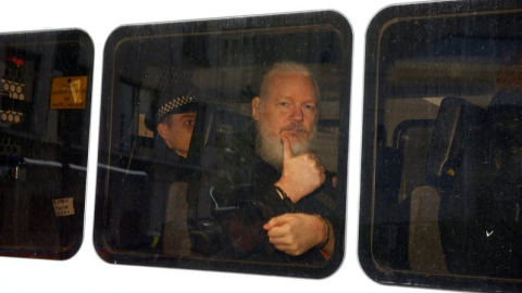 Julian Assange permanece en una cárcel de seguridad británica tras su arresto en abril en la embajada de Ecuador en Londres.