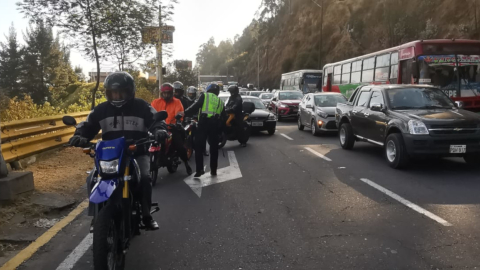 Agentes de la AMT realizan control de la circulación también con las motos, en el sector de El Trébol.