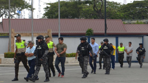 Los seis sospechosos de los atentados en la Universidad de Guayaquil fueron llevados al Cuartel Modelo. Serán procesados por el delito de terrorismo. 