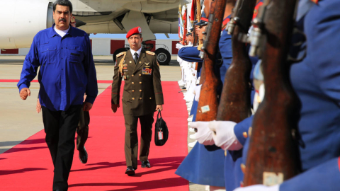 El presidente de Venezuela Nicolás Maduro a su llegada al aeropuerto de Maiquetía, tras su viaje a Rusia.